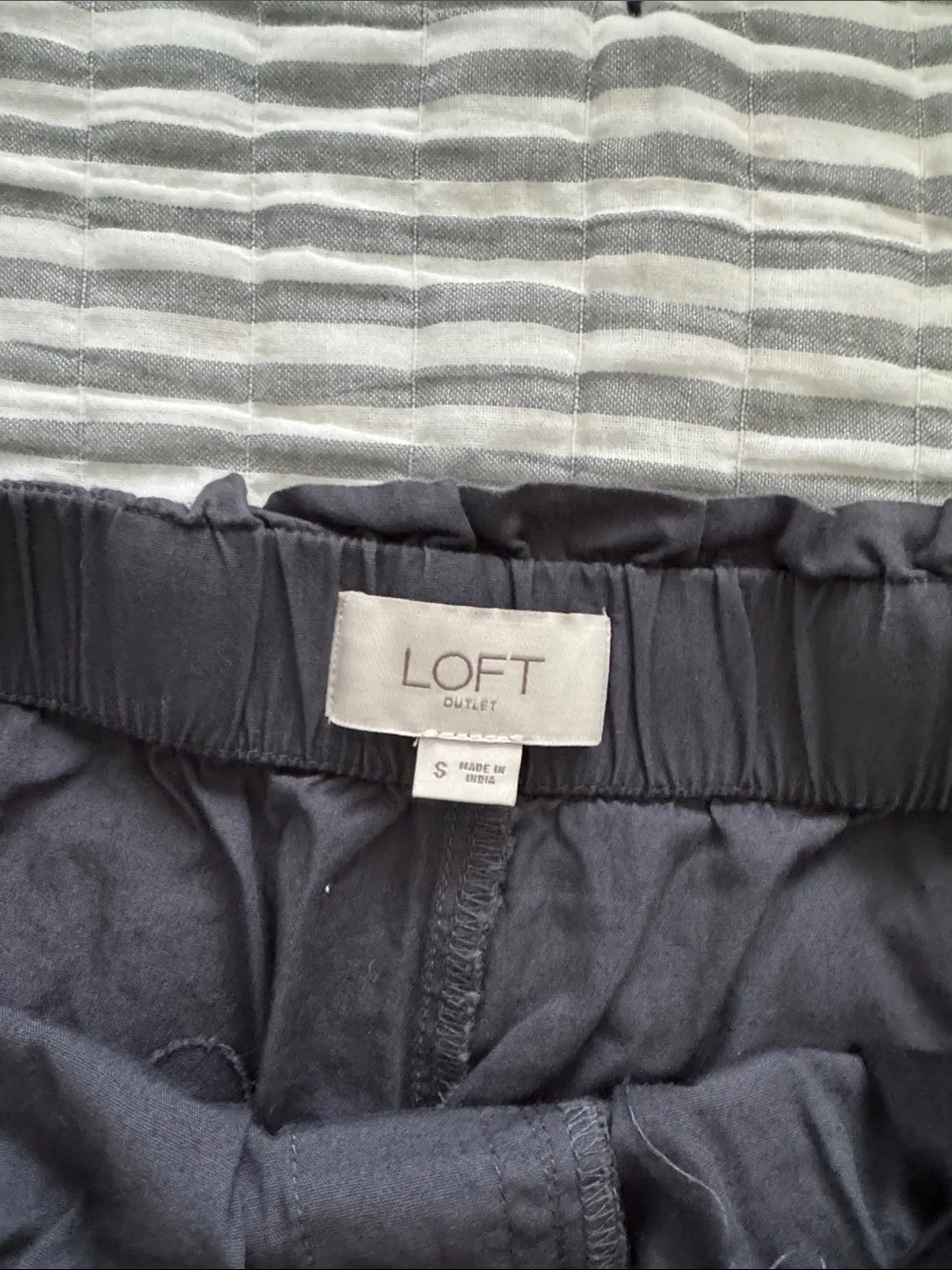 LOFT Drawstring gray Shorts - Picture 3 of 3